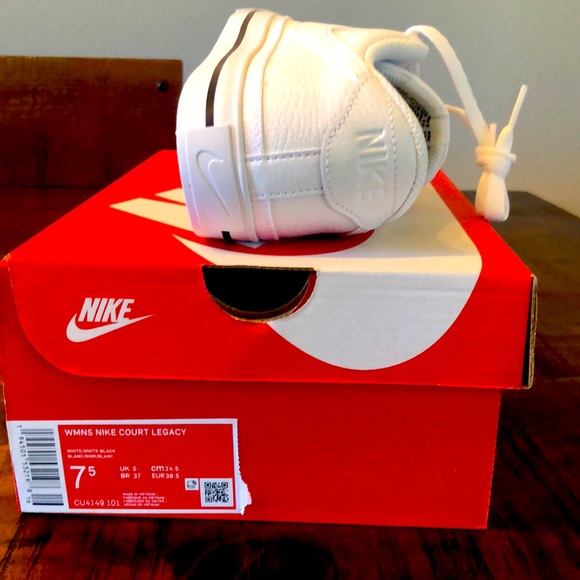 Women’s Nike Court Legacy sneakers. - Picture 4 of 4